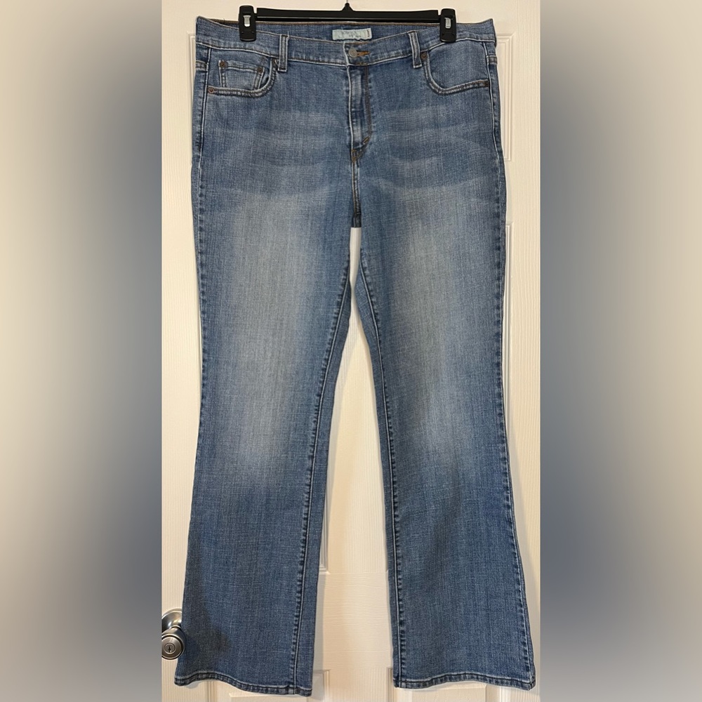 Levi’s women’s 515 Boot cut jeans, light wash, size 16 long